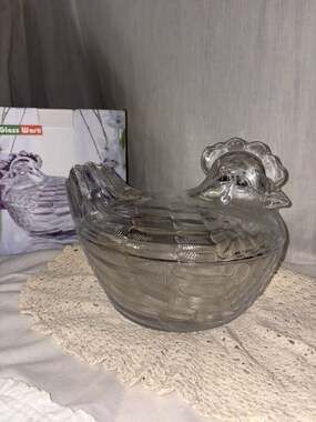 Glassware Hen on a Nest Vintage Candy Dish Great Condition